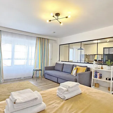 Hyperion - King Bed - Near Center *